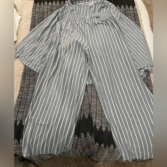 Elegant Striped Pajama Set in Blue and White - Picture 2 of 2